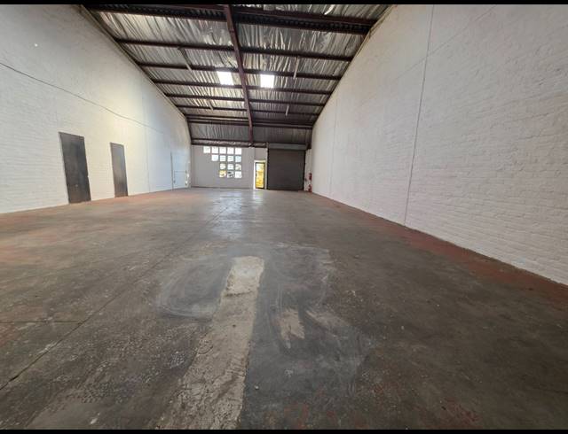 192M² WAREHOUSE TO LET IN CROWN